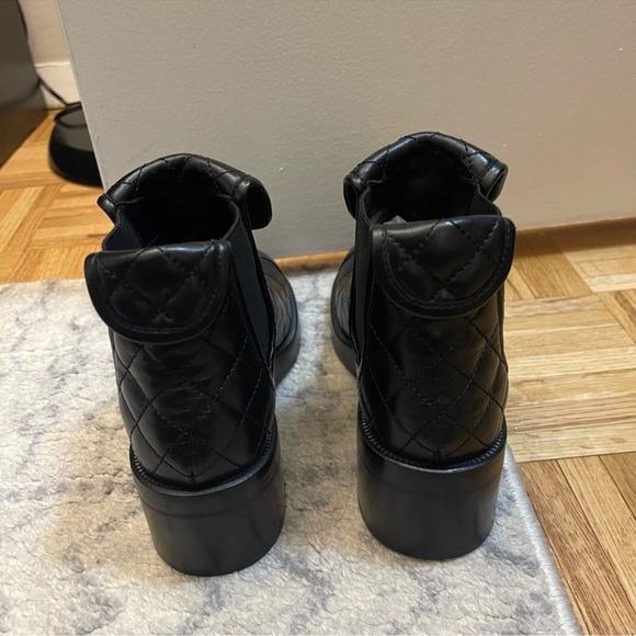💕HP💕Chanel black Lambskin Quilted Cap Toe CC Turnlock Booties - Picture 5 of 7